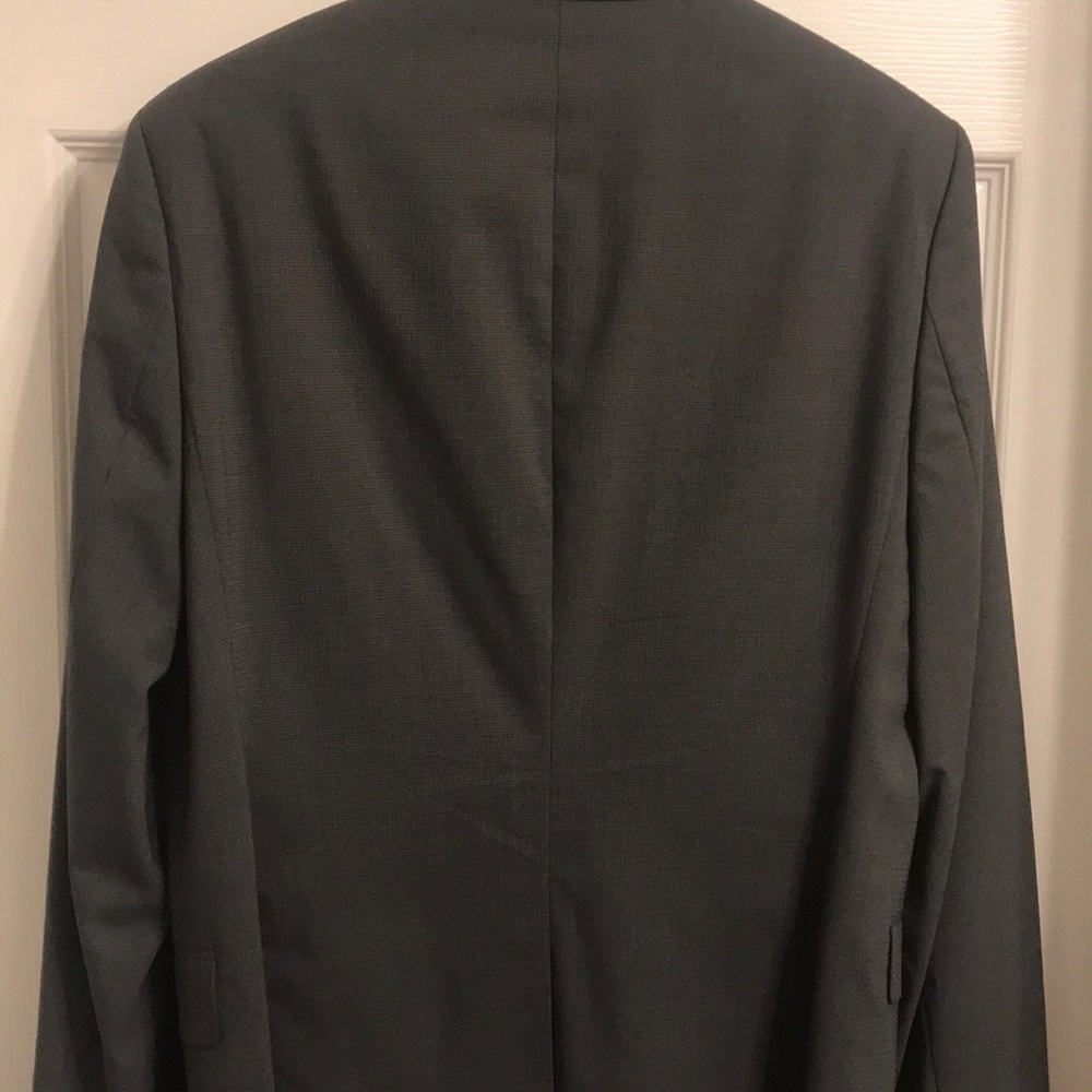 Hugo Boss suit - Picture 4 of 4